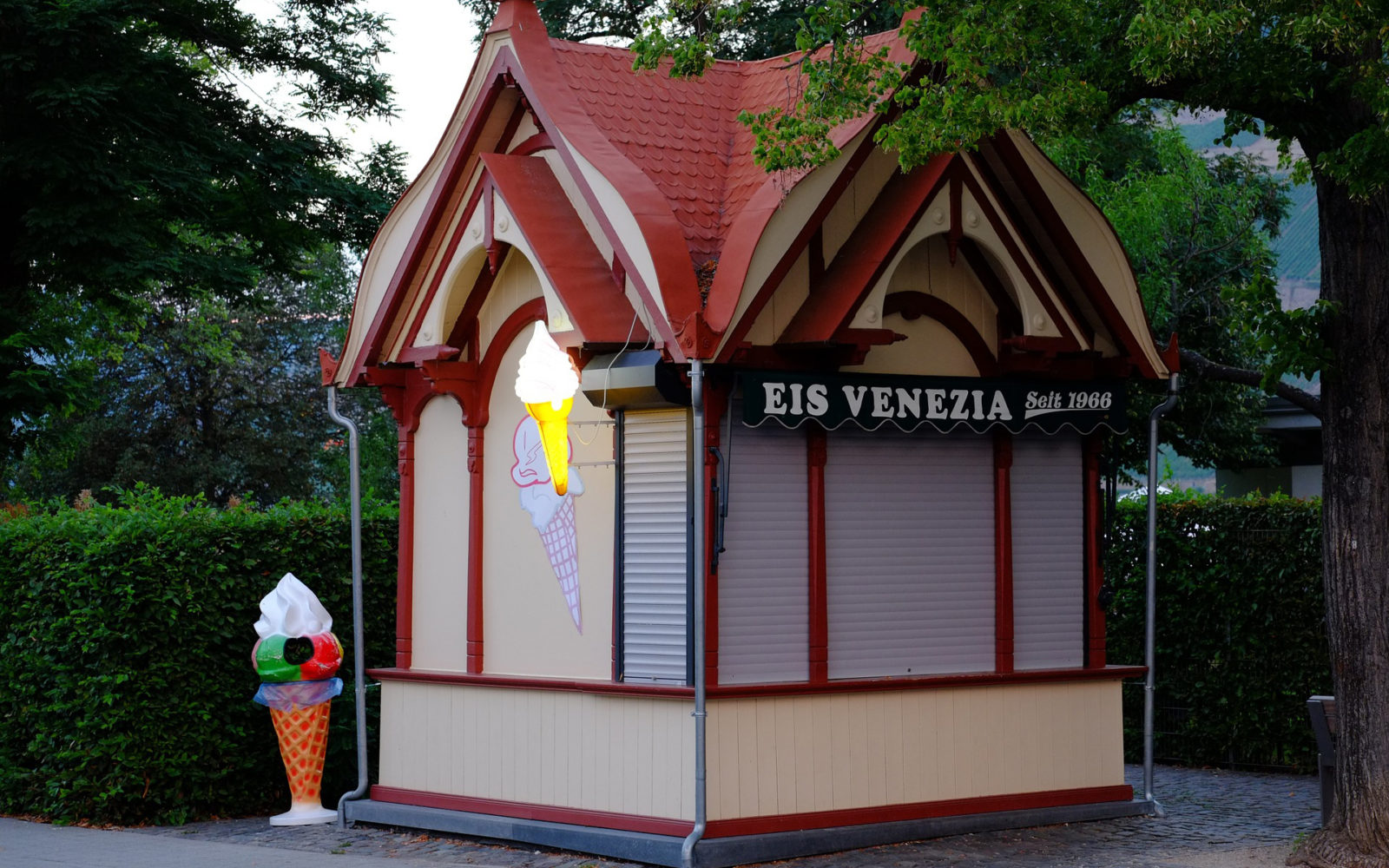 ice cream stand shed