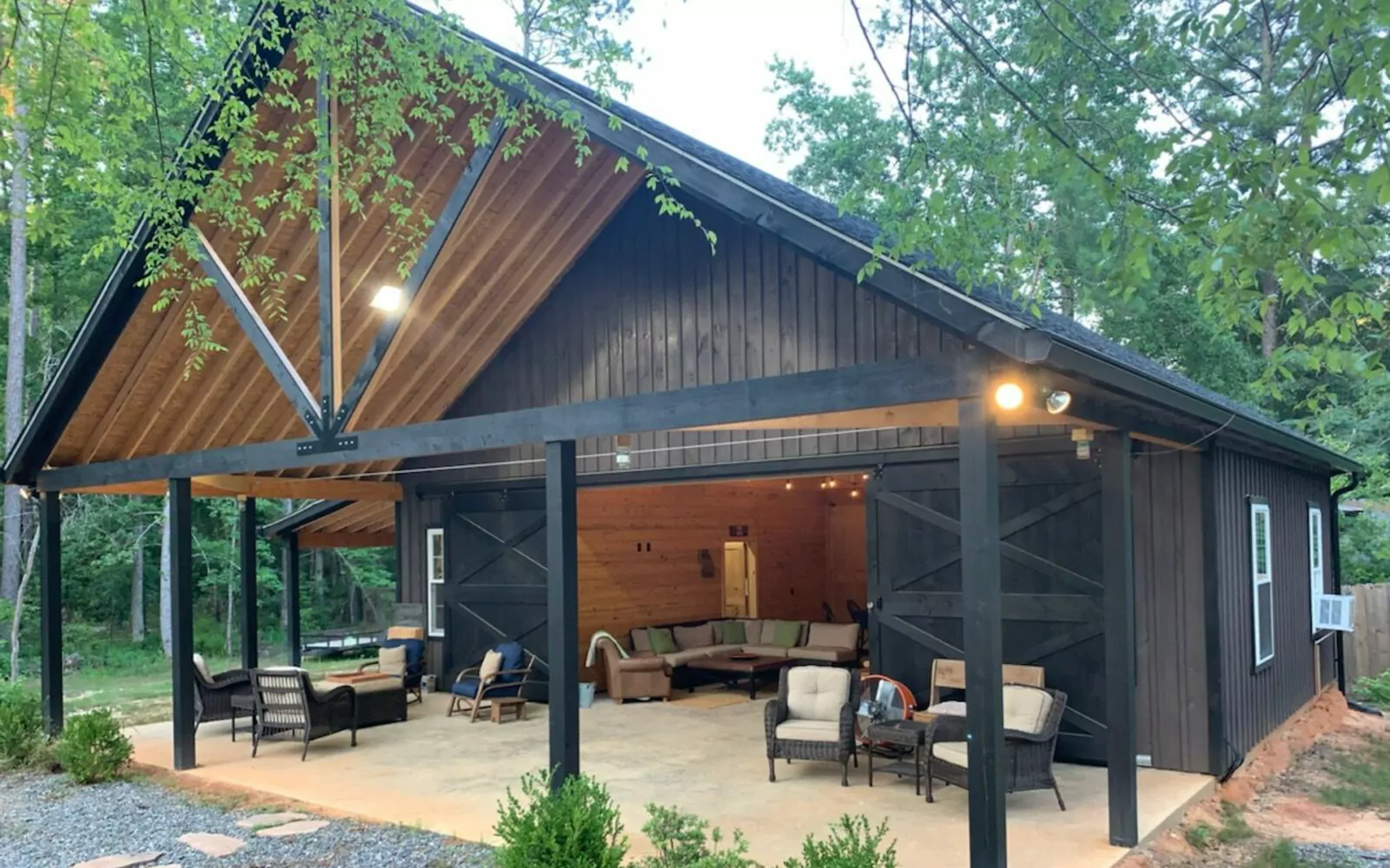 top-5-best-horse-barn-styles